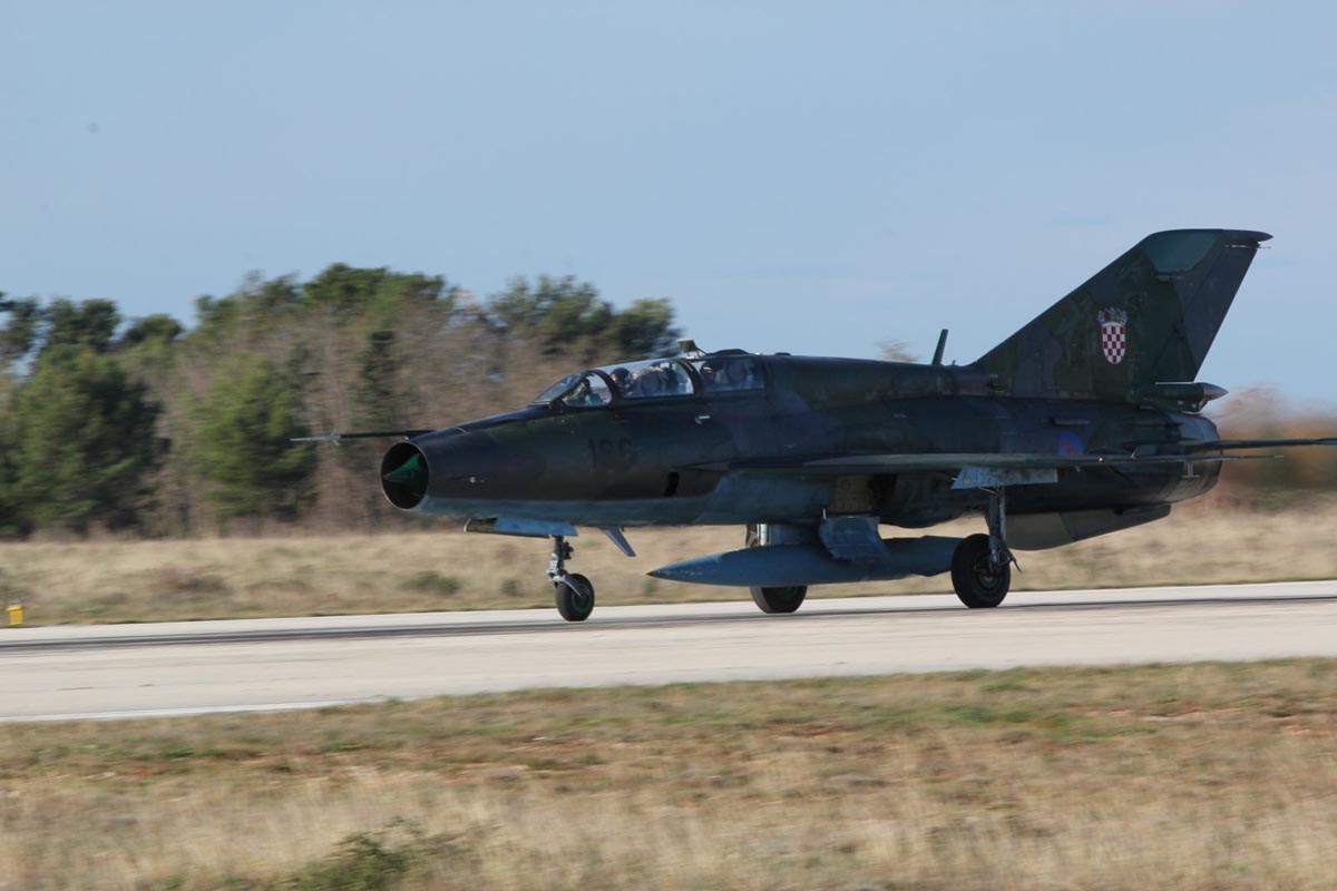 https://www.morh.hr/wp-content/gallery/piloti-mig-ova-zavrili-letenje-u-dalmaciji/migovi_07122012_15.jpg