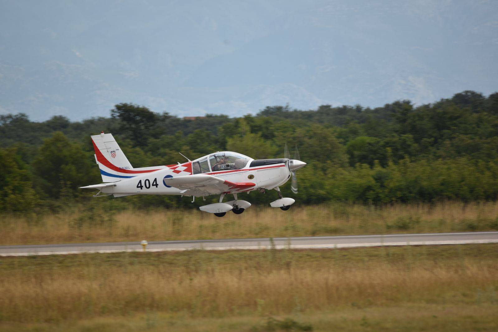 https://www.morh.hr/wp-content/gallery/pocelo-selekcijsko-letenje-novog-narastaja-vojnih-pilota/selekcijsko_letenje_vojni_pilot_12072019_02.jpg