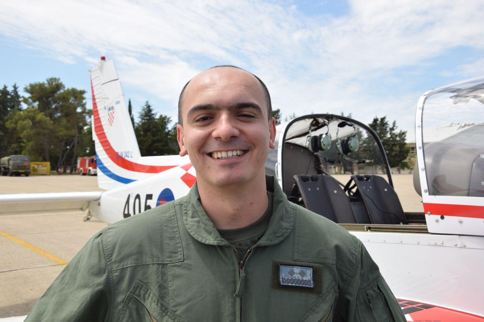 https://www.morh.hr/wp-content/gallery/pocelo-selekcijsko-letenje-novog-narastaja-vojnih-pilota/selekcijsko_letenje_vojni_pilot_12072019_10.jpg