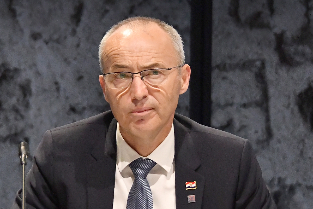 https://www.morh.hr/wp-content/gallery/poceo-neformalni-sastanak-ministara-obrane-eu-u-zagrebu/kln_9852.jpg