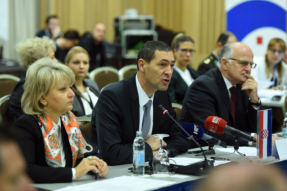https://www.morh.hr/wp-content/gallery/poceo-sastanak-foruma-ministara-obrane-jugoistocne-europe-sedm/jfk_7477.jpg