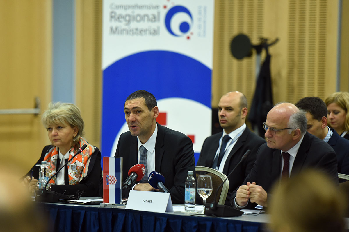 https://www.morh.hr/wp-content/gallery/poceo-sastanak-foruma-ministara-obrane-jugoistocne-europe-sedm/jfk_7493.jpg