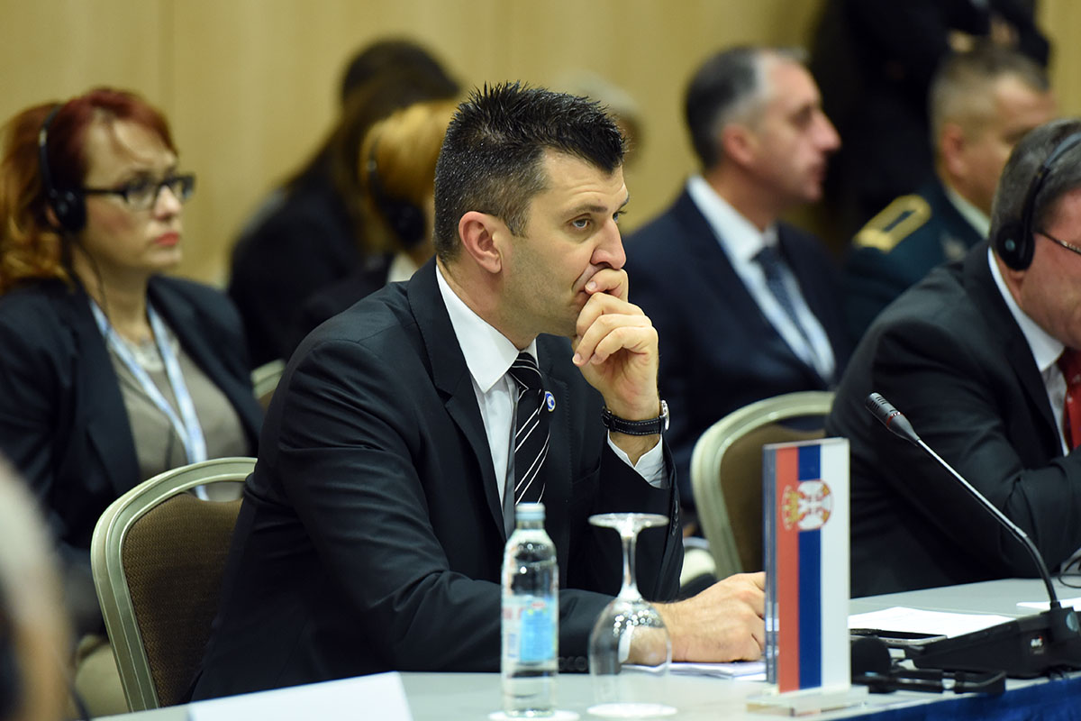 https://www.morh.hr/wp-content/gallery/poceo-sastanak-foruma-ministara-obrane-jugoistocne-europe-sedm/jfk_7531.jpg