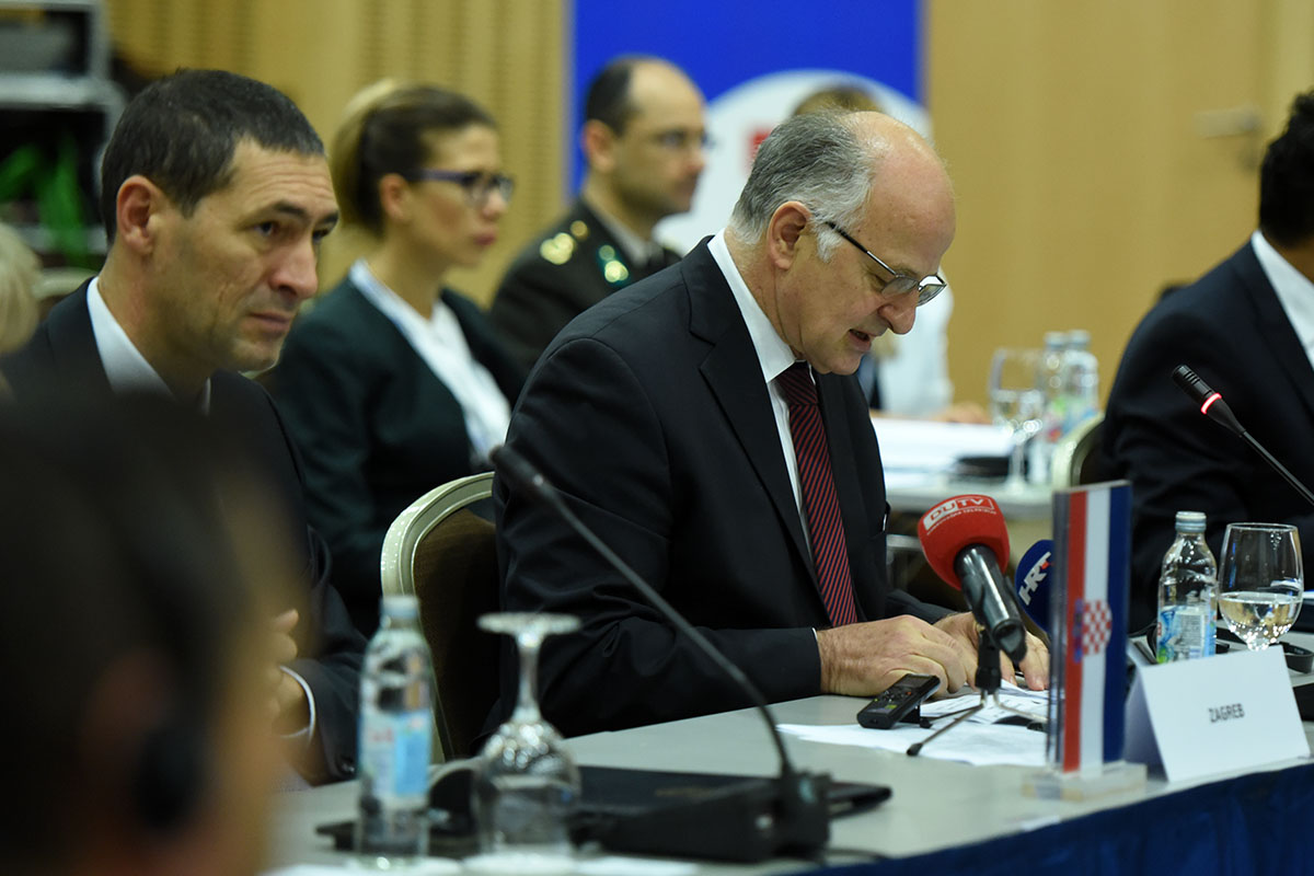 https://www.morh.hr/wp-content/gallery/poceo-sastanak-foruma-ministara-obrane-jugoistocne-europe-sedm/jfk_7559.jpg