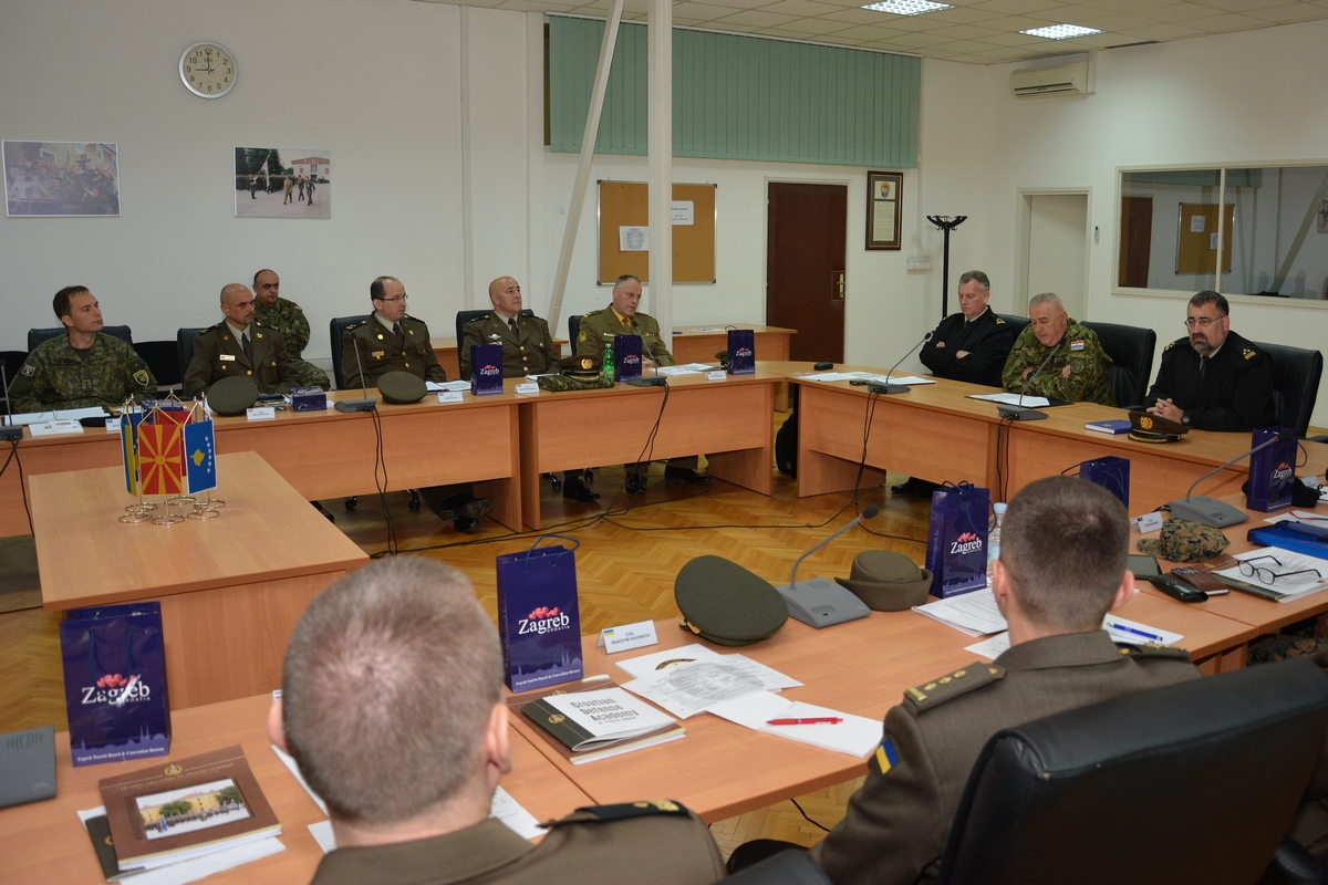 https://www.morh.hr/wp-content/gallery/poceo-tecaj-obrambene-diplomacije-na-hvu-dr-franjo-tudman/tecaj_obrambene_diplomacije_240419_04.jpg