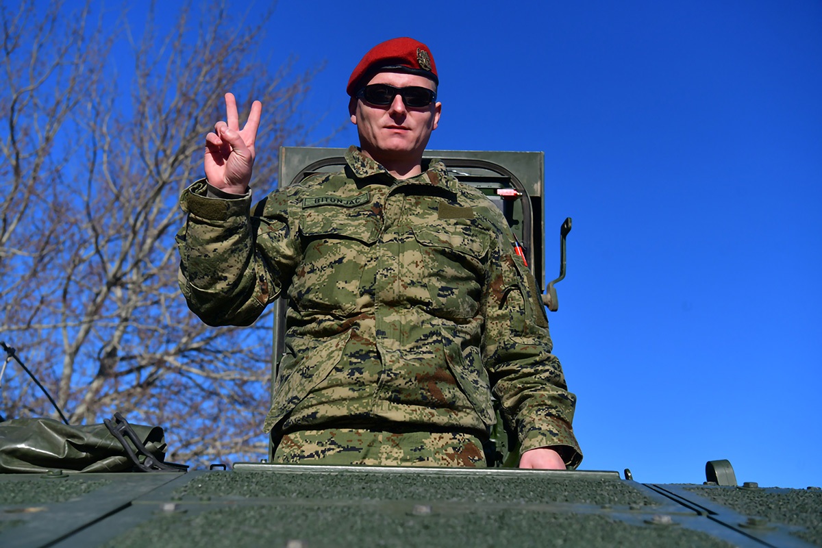 https://www.morh.hr/wp-content/gallery/poceo-ukrcaj-sredstava-i-tehnike-hrvatske-vojske-u-kninu-za-litvu/20200105_knn_ukrcaj_za_litvu_33.jpg