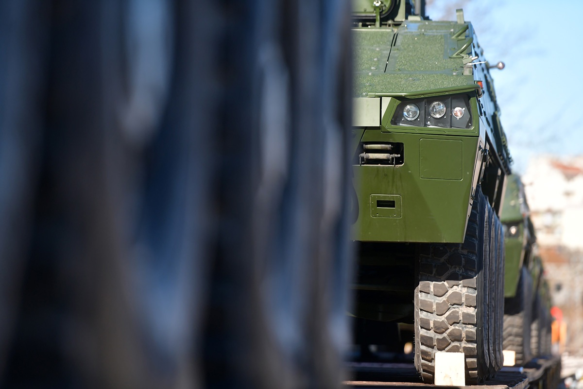https://www.morh.hr/wp-content/gallery/poceo-ukrcaj-sredstava-i-tehnike-hrvatske-vojske-u-kninu-za-litvu/20200105_knn_ukrcaj_za_litvu_40.jpg