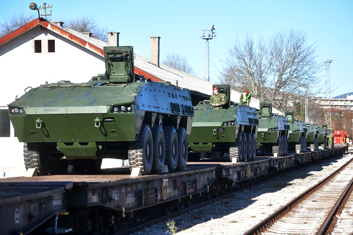 https://www.morh.hr/wp-content/gallery/poceo-ukrcaj-sredstava-i-tehnike-hrvatske-vojske-u-kninu-za-litvu/20200105_knn_ukrcaj_za_litvu_41.jpg