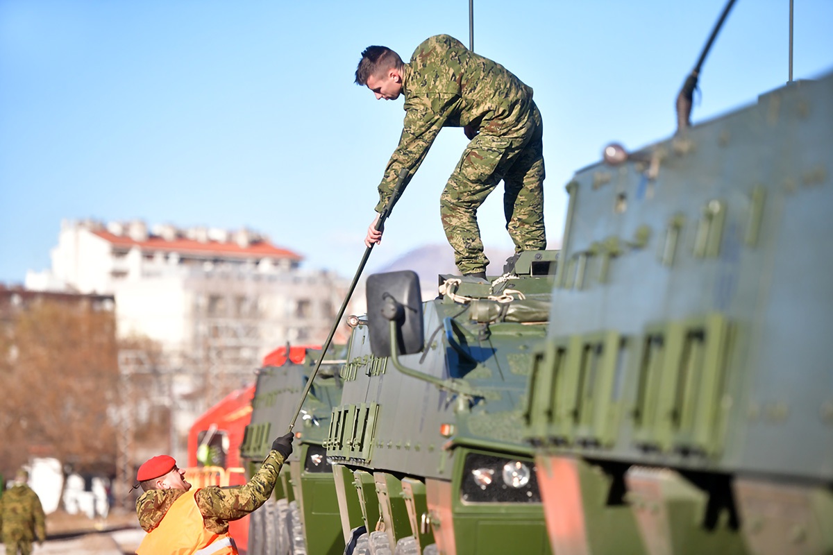 https://www.morh.hr/wp-content/gallery/poceo-ukrcaj-sredstava-i-tehnike-hrvatske-vojske-u-kninu-za-litvu/20200105_knn_ukrcaj_za_litvu_44.jpg