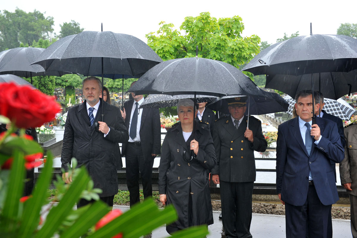 https://www.morh.hr/wp-content/gallery/poetak-sredinjeg-dana-obiljeavanja-20-godina-osrh-28052011/20g_osrh_28052011_004.jpg