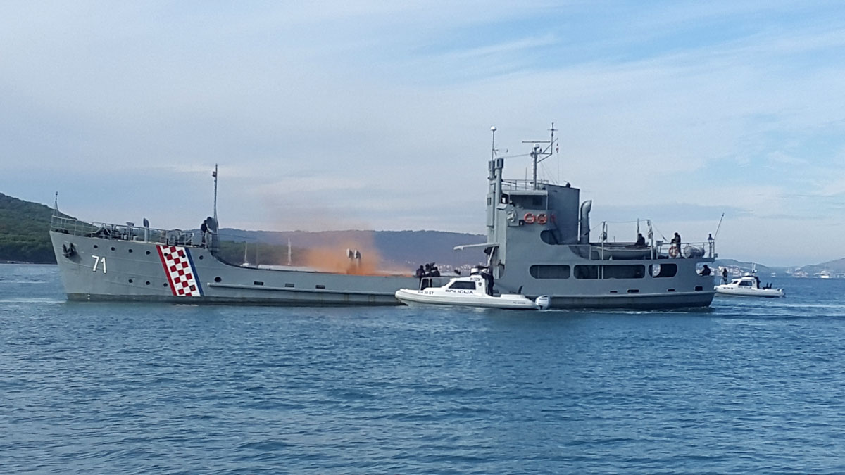 https://www.morh.hr/wp-content/gallery/pokazna-vjezba-zastite-morske-granice-u-splitu-frontex-2016/st_11102016_5.jpg