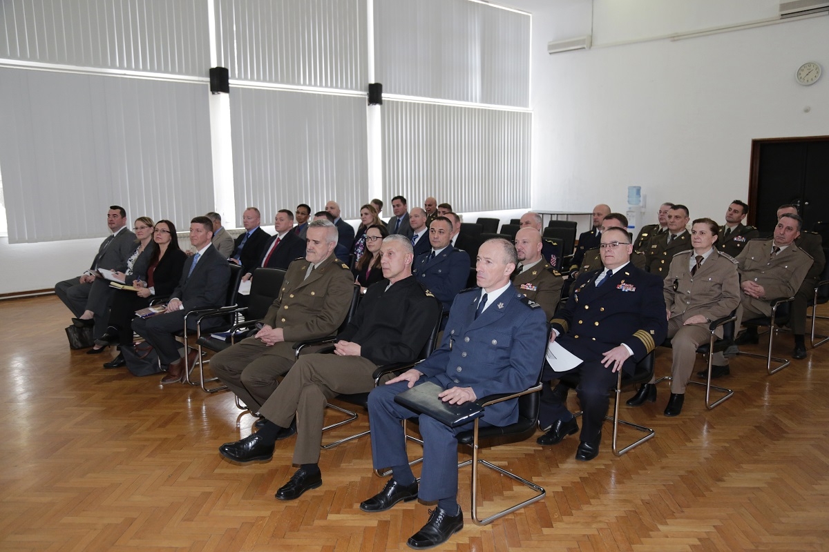 https://www.morh.hr/wp-content/gallery/polaznici-ratne-skole-zrakoplovstva-sad-a-posjetili-hvu/us_air_war_college_hvu_zagreb_060319_02.jpg