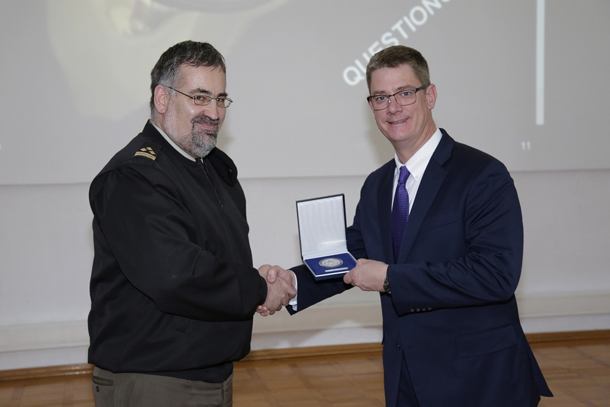 https://www.morh.hr/wp-content/gallery/polaznici-ratne-skole-zrakoplovstva-sad-a-posjetili-hvu/us_air_war_college_hvu_zagreb_060319_06.jpg