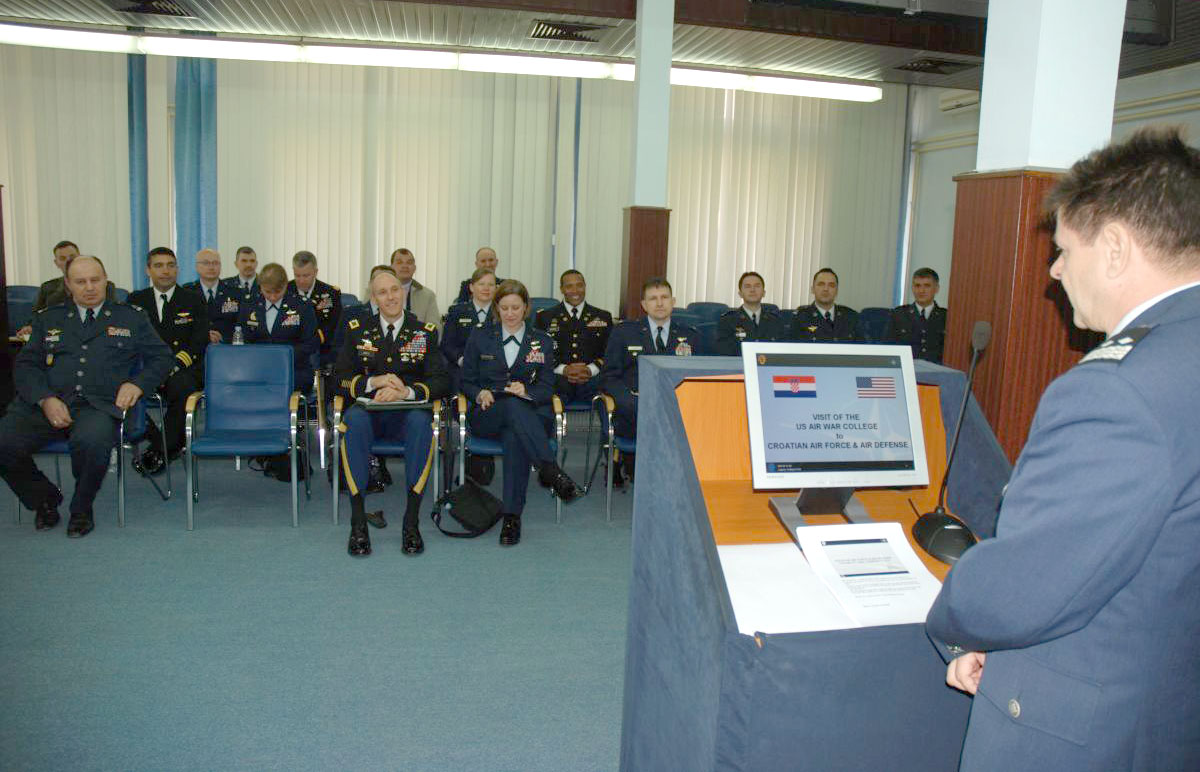 https://www.morh.hr/wp-content/gallery/polaznici-us-air-war-college-u-posjetu-hrz-i-pzo-u/us_air_10032015_1.jpg