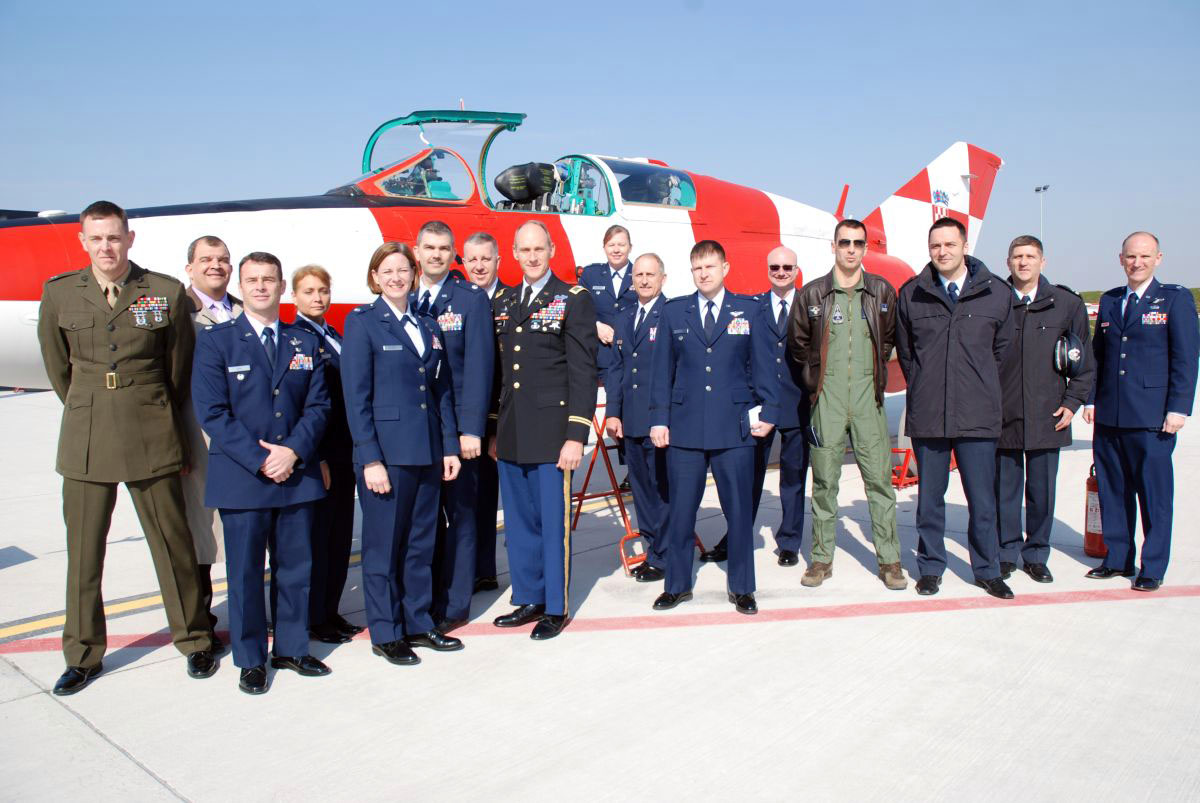 https://www.morh.hr/wp-content/gallery/polaznici-us-air-war-college-u-posjetu-hrz-i-pzo-u/us_air_10032015_8.jpg