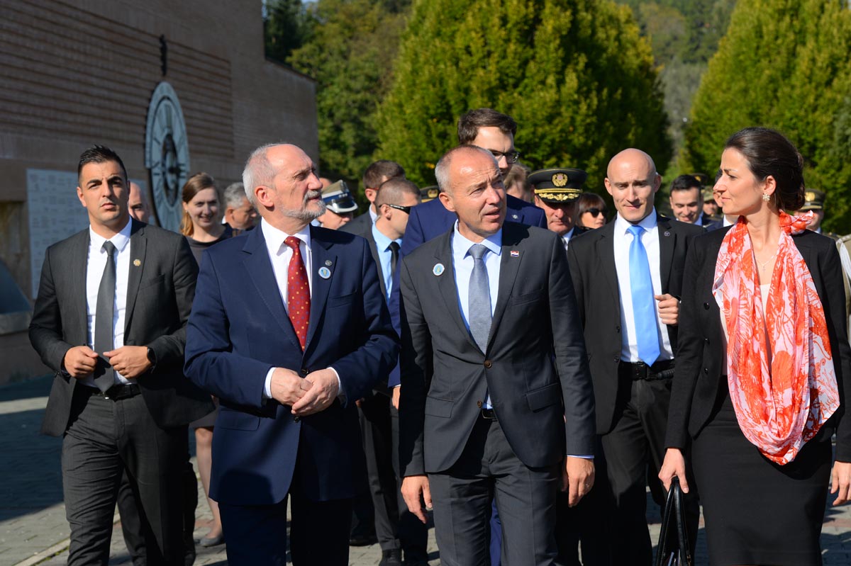https://www.morh.hr/wp-content/gallery/poljski-ministar-obrane-na-25-vojno-redarstvenom-hodocascu/krizni_put_01102017_01.jpg