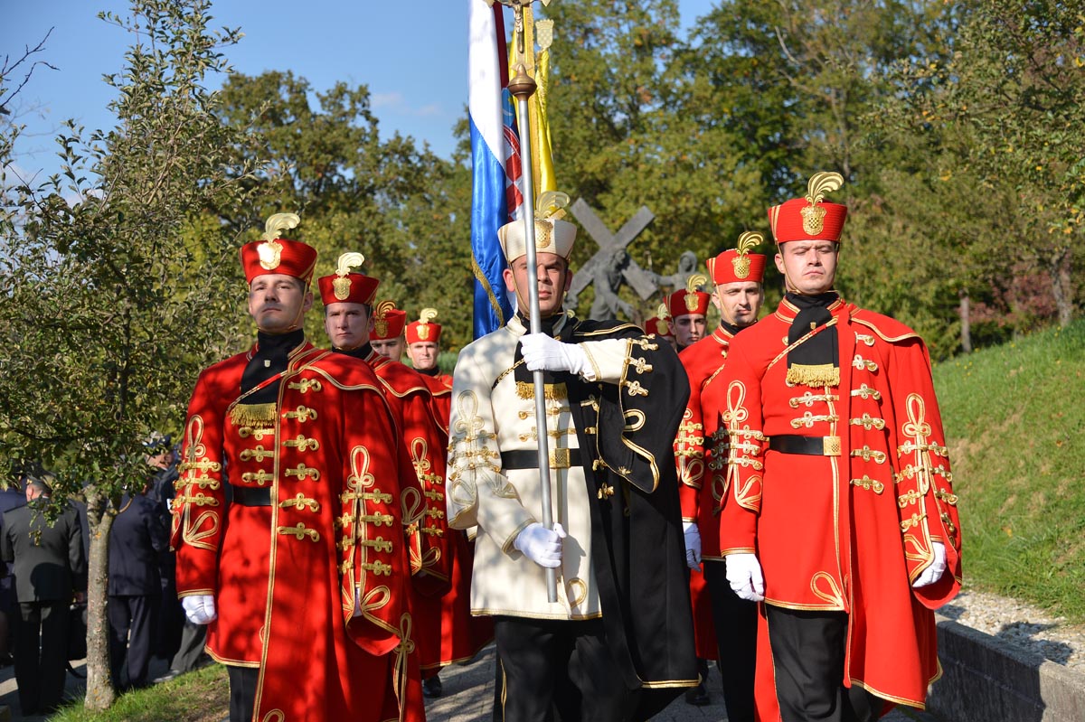 https://www.morh.hr/wp-content/gallery/poljski-ministar-obrane-na-25-vojno-redarstvenom-hodocascu/krizni_put_01102017_07.jpg