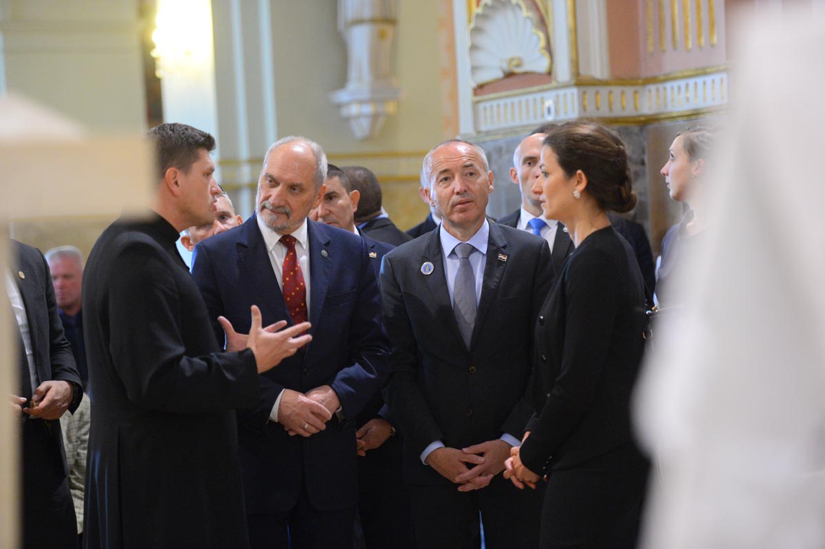 https://www.morh.hr/wp-content/gallery/poljski-ministar-obrane-na-25-vojno-redarstvenom-hodocascu/krizni_put_01102017_15.jpg