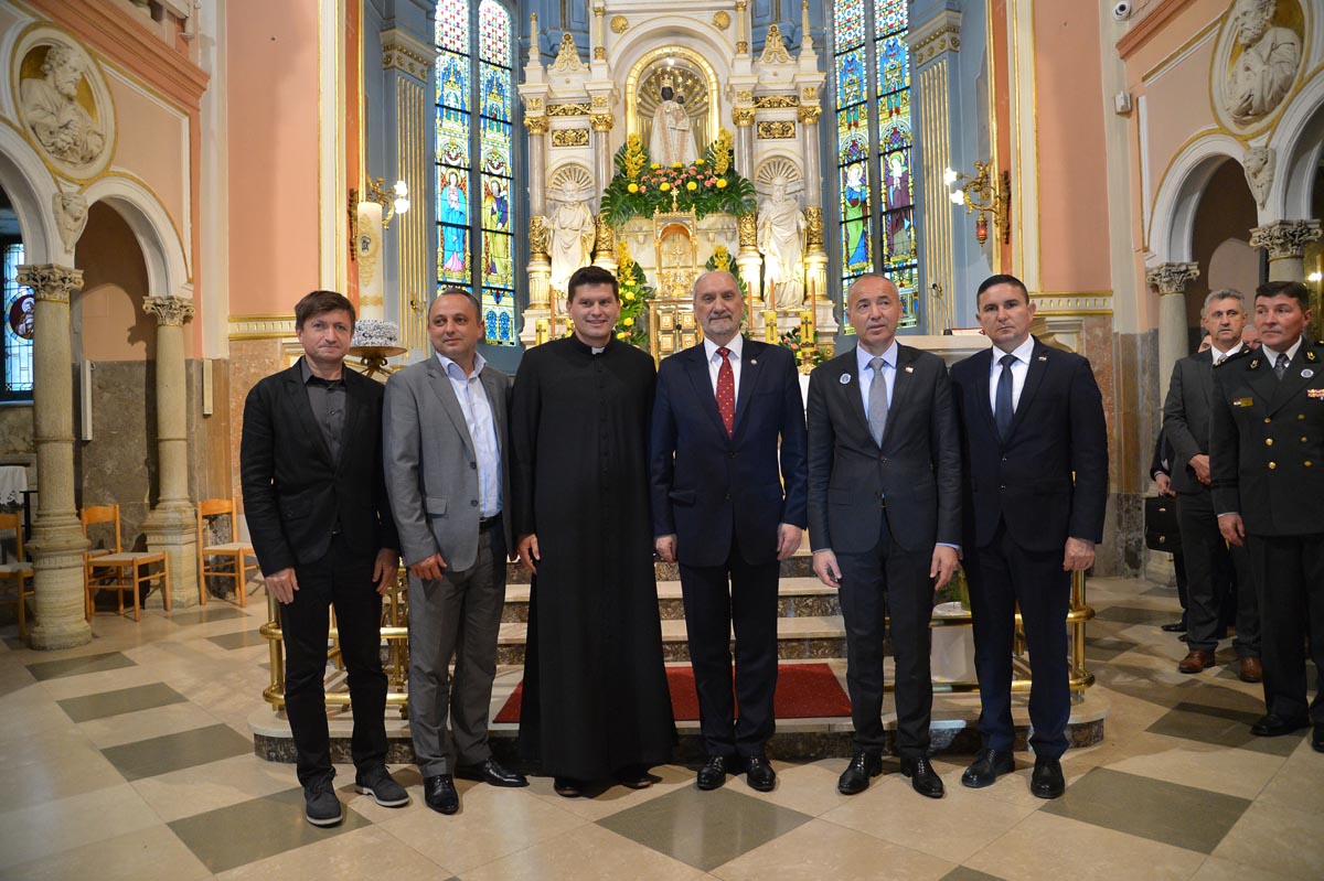 https://www.morh.hr/wp-content/gallery/poljski-ministar-obrane-na-25-vojno-redarstvenom-hodocascu/krizni_put_01102017_16.jpg