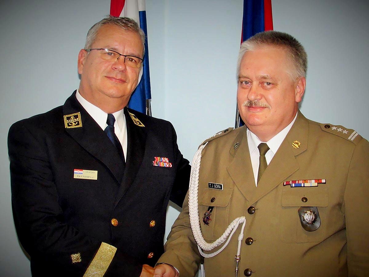 https://www.morh.hr/wp-content/gallery/poljski-vojni-izaslanik-u-oprostajnom-posjetu-hrm-u/tomasz_gora_05062019_v.jpg