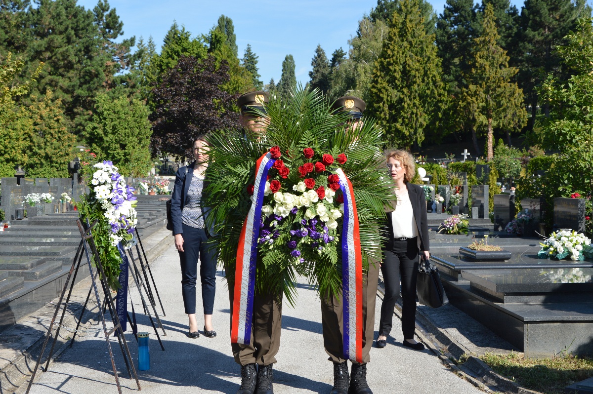 https://www.morh.hr/wp-content/gallery/polozeni-vijenci-uoci-dana-pobjede-i-domovinske-zahvalnosti/vijenci_040082016_09.jpg