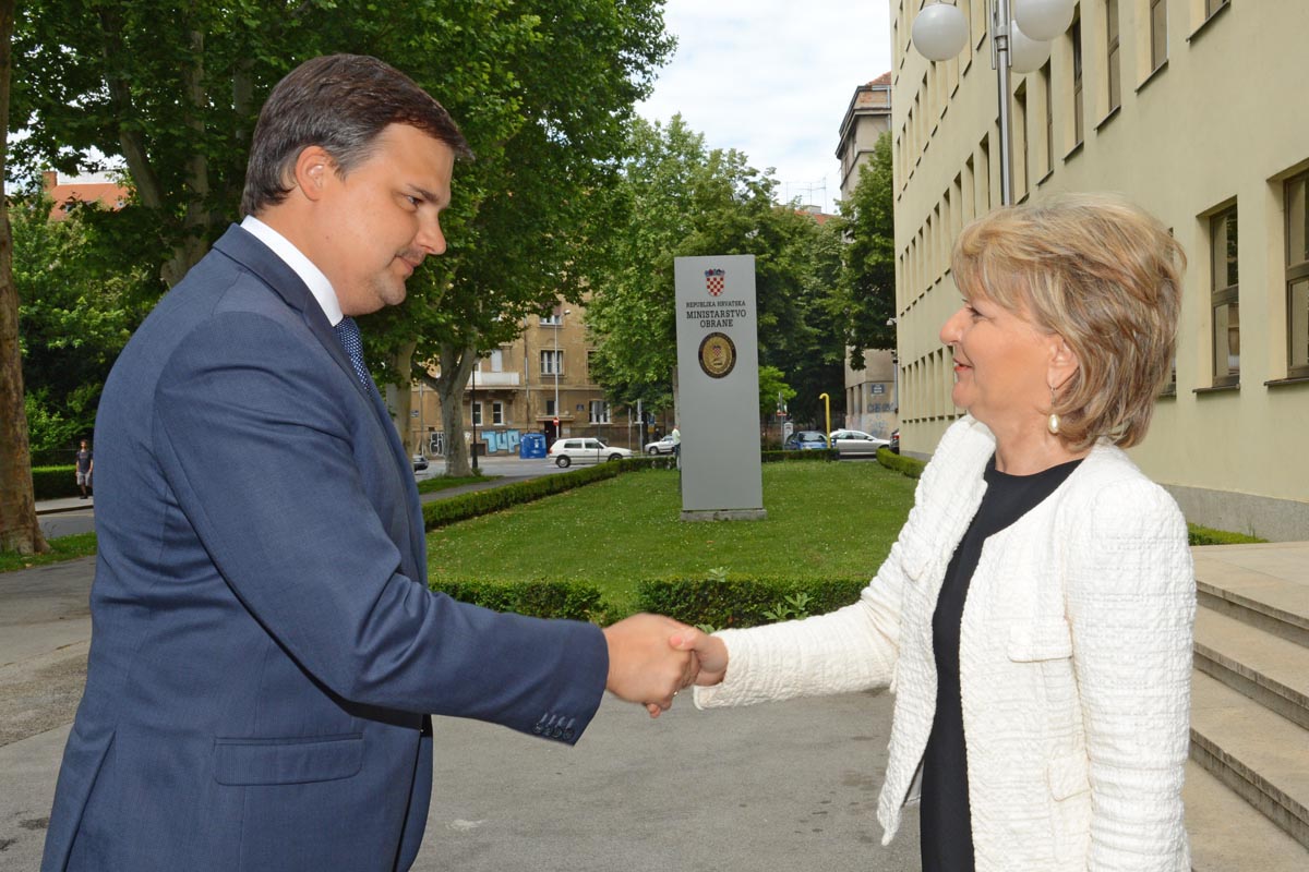 https://www.morh.hr/wp-content/gallery/pomocnica-ministra-obrane-primila-litvanskog-pomocnika-ministra-obrane/zmo_29052014_1.jpg