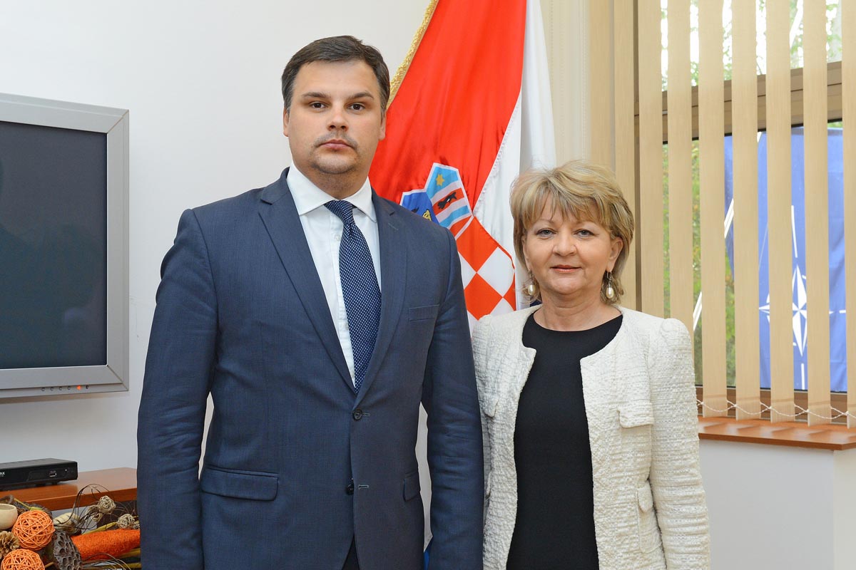 https://www.morh.hr/wp-content/gallery/pomocnica-ministra-obrane-primila-litvanskog-pomocnika-ministra-obrane/zmo_29052014_2.jpg