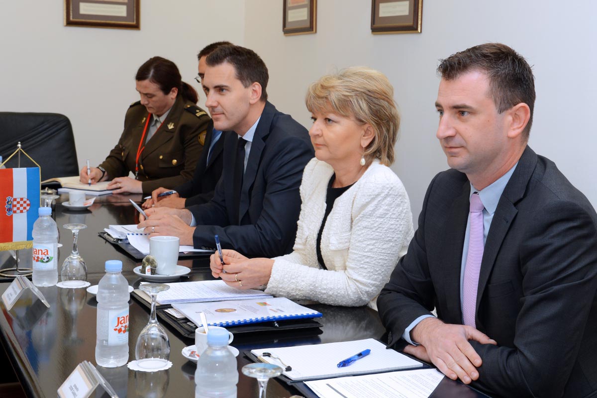 https://www.morh.hr/wp-content/gallery/pomocnica-ministra-obrane-primila-litvanskog-pomocnika-ministra-obrane/zmo_29052014_3.jpg