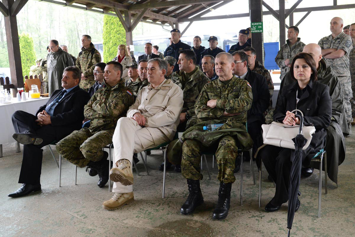 https://www.morh.hr/wp-content/gallery/porucnik-korvete-ante-jovic-prvi-za-hrvatsku-2016/najvojnik_jk_12052016_09.jpg
