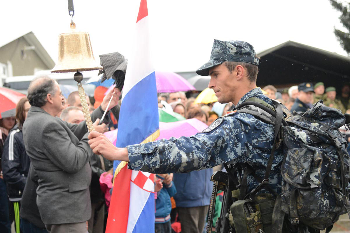 https://www.morh.hr/wp-content/gallery/porucnik-korvete-ante-jovic-prvi-za-hrvatsku-2016/najvojnik_jk_12052016_17.jpg