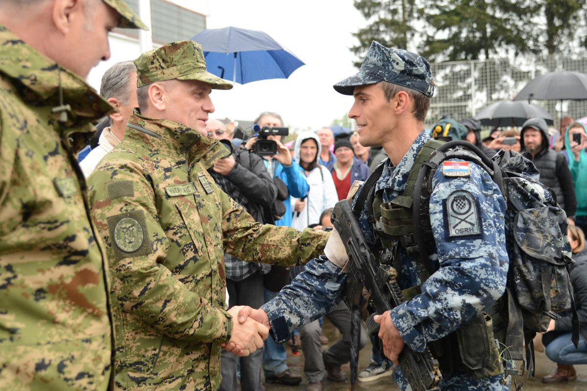 https://www.morh.hr/wp-content/gallery/porucnik-korvete-ante-jovic-prvi-za-hrvatsku-2016/najvojnik_jk_12052016_19.jpg