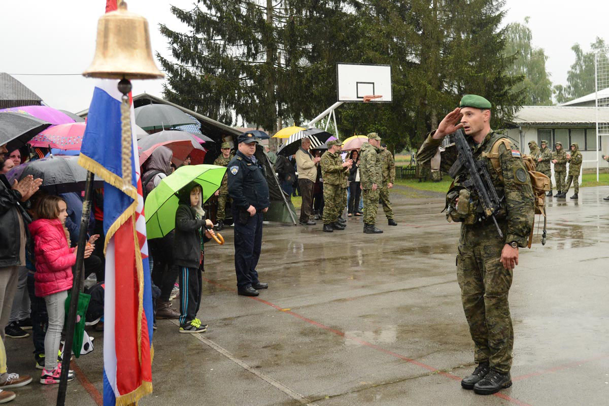 https://www.morh.hr/wp-content/gallery/porucnik-korvete-ante-jovic-prvi-za-hrvatsku-2016/najvojnik_jk_12052016_22.jpg
