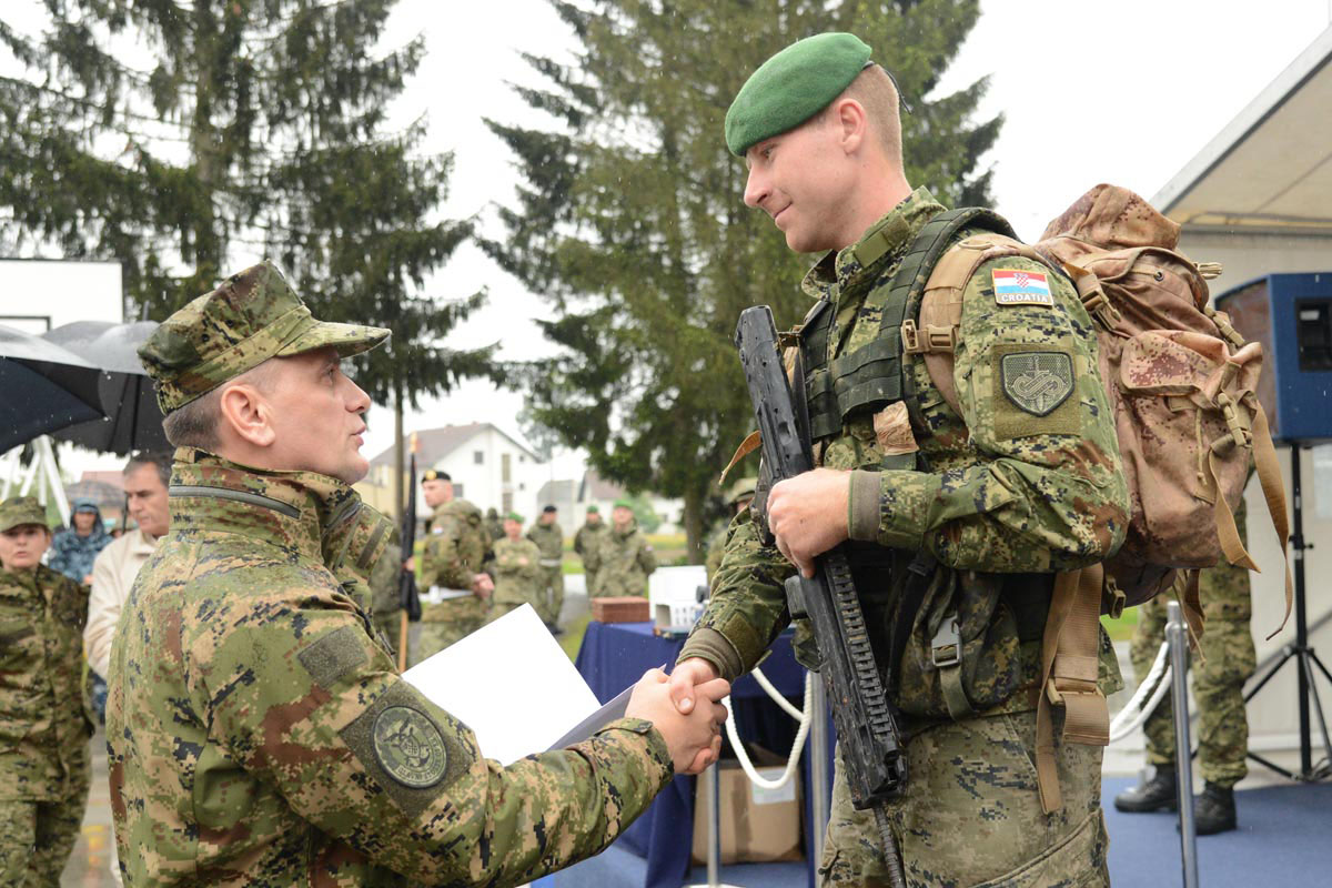 https://www.morh.hr/wp-content/gallery/porucnik-korvete-ante-jovic-prvi-za-hrvatsku-2016/najvojnik_jk_12052016_24.jpg