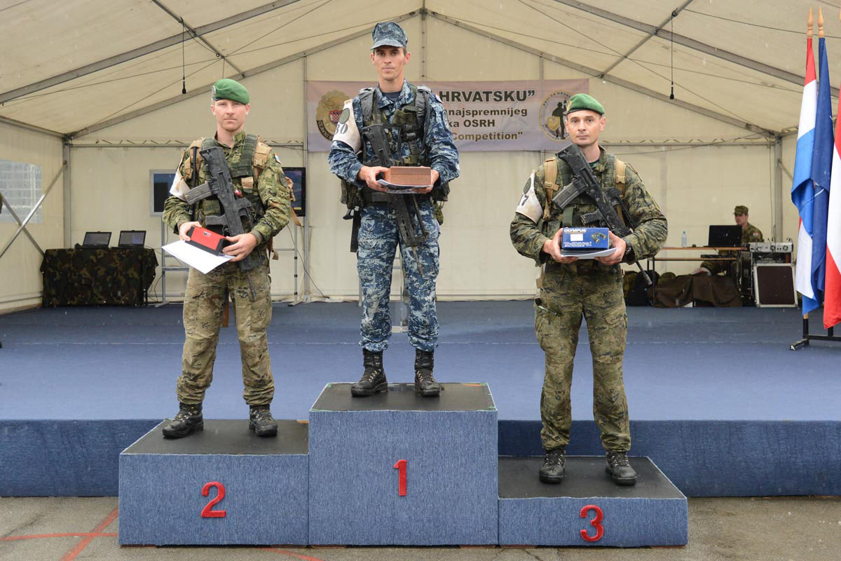 https://www.morh.hr/wp-content/gallery/porucnik-korvete-ante-jovic-prvi-za-hrvatsku-2016/najvojnik_jk_12052016_27.jpg