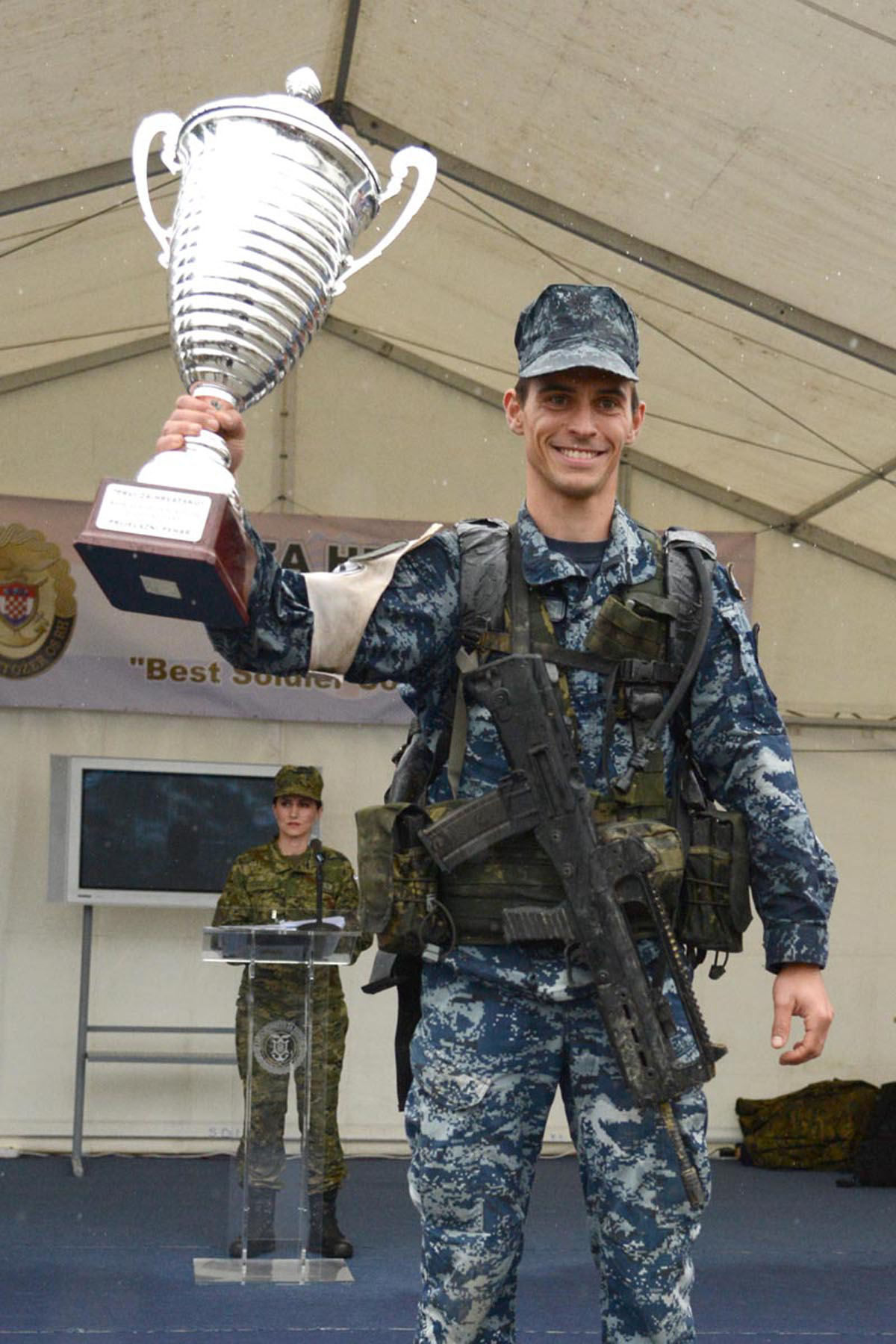 https://www.morh.hr/wp-content/gallery/porucnik-korvete-ante-jovic-prvi-za-hrvatsku-2016/najvojnik_jk_12052016_31.jpg