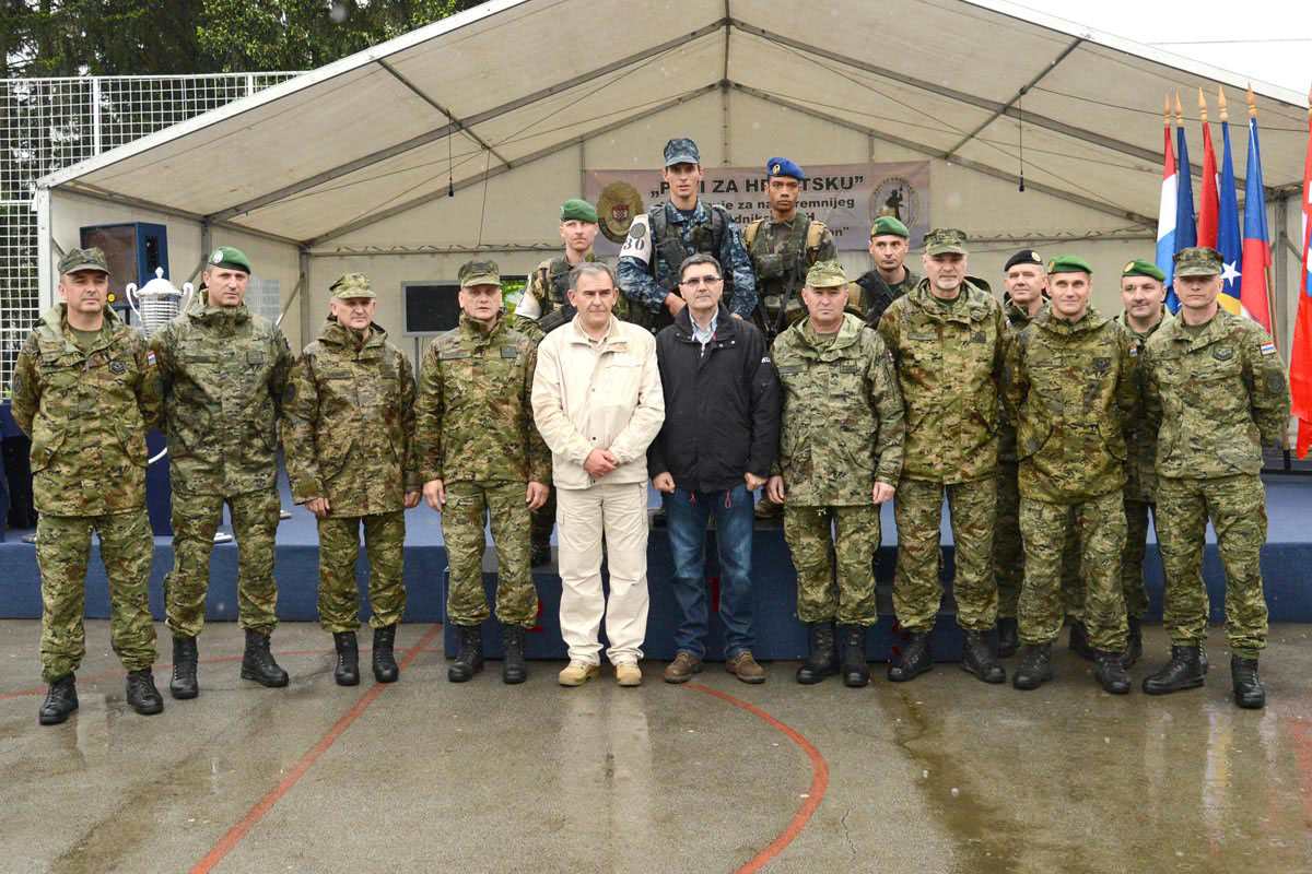 https://www.morh.hr/wp-content/gallery/porucnik-korvete-ante-jovic-prvi-za-hrvatsku-2016/najvojnik_jk_12052016_32.jpg