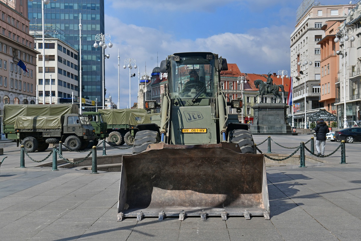 https://www.morh.hr/wp-content/gallery/poruka-hv-a-zagrebu-dajete-nam-snagu-za-dalje-ostanite-doma-idemo-u-nove-pobjede/20200323-0518-potres-zg.jpg