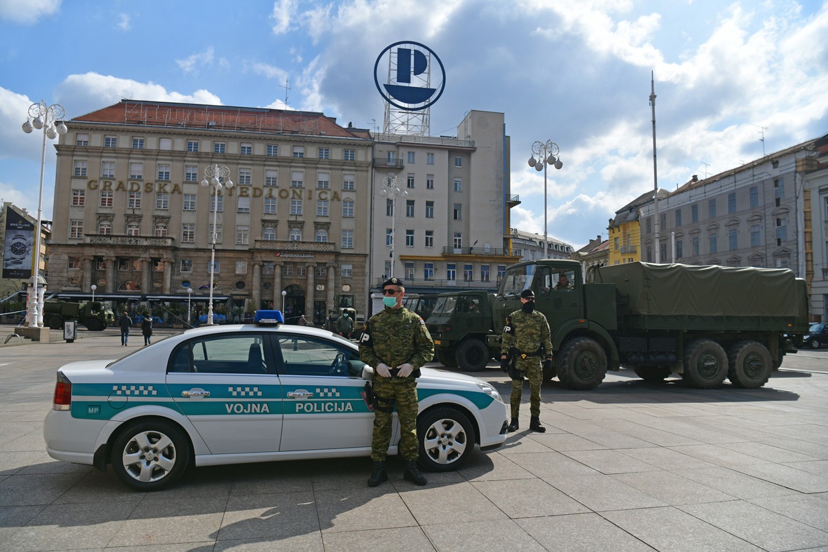 https://www.morh.hr/wp-content/gallery/poruka-hv-a-zagrebu-dajete-nam-snagu-za-dalje-ostanite-doma-idemo-u-nove-pobjede/20200323-0534-potres-zg.jpg