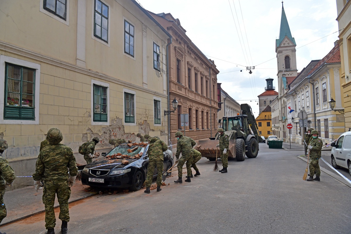 https://www.morh.hr/wp-content/gallery/poruka-hv-a-zagrebu-dajete-nam-snagu-za-dalje-ostanite-doma-idemo-u-nove-pobjede/20200323-0752-potres-zg.jpg