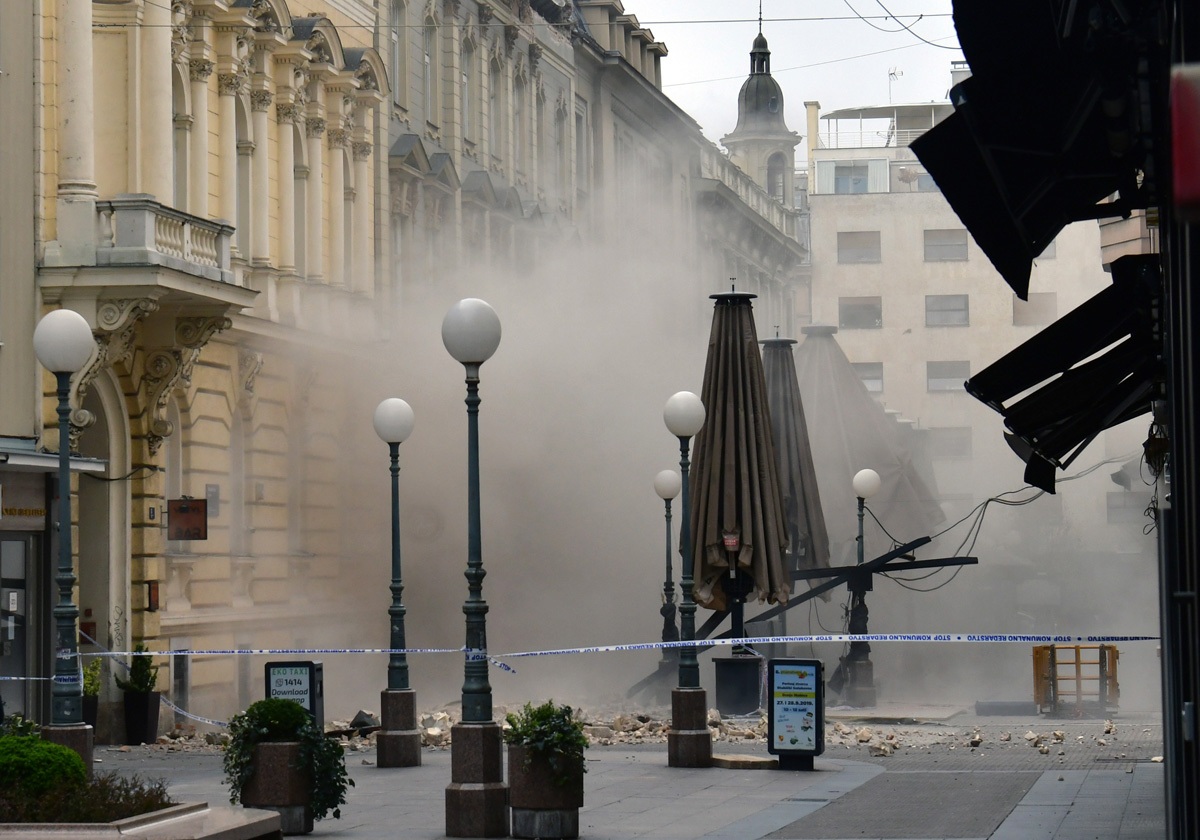 https://www.morh.hr/wp-content/gallery/poruka-hv-a-zagrebu-dajete-nam-snagu-za-dalje-ostanite-doma-idemo-u-nove-pobjede/20200323-0852-potres-zg.jpg