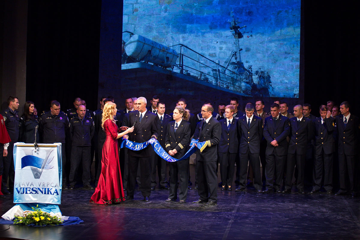 https://www.morh.hr/wp-content/gallery/posada-broda-andrija-mohorovicic-osvojila-plavu-vrpcu-vjesnika/plava_vrpca_07122015_08.jpg