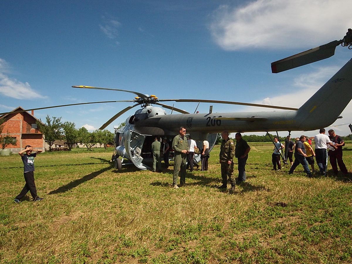 https://www.morh.hr/wp-content/gallery/posade-hrz-i-pzo-a-zamijenile-helikoptere-i-vratile-se-u-bih/19052014_5.jpg