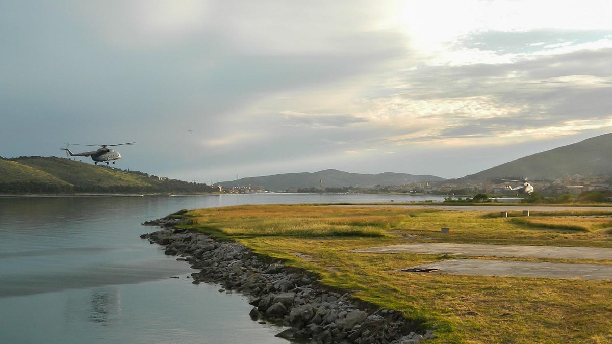 https://www.morh.hr/wp-content/gallery/posade-hrz-i-pzo-a-zamijenile-helikoptere-i-vratile-se-u-bih/19052014_dolazak_helikopter.jpg