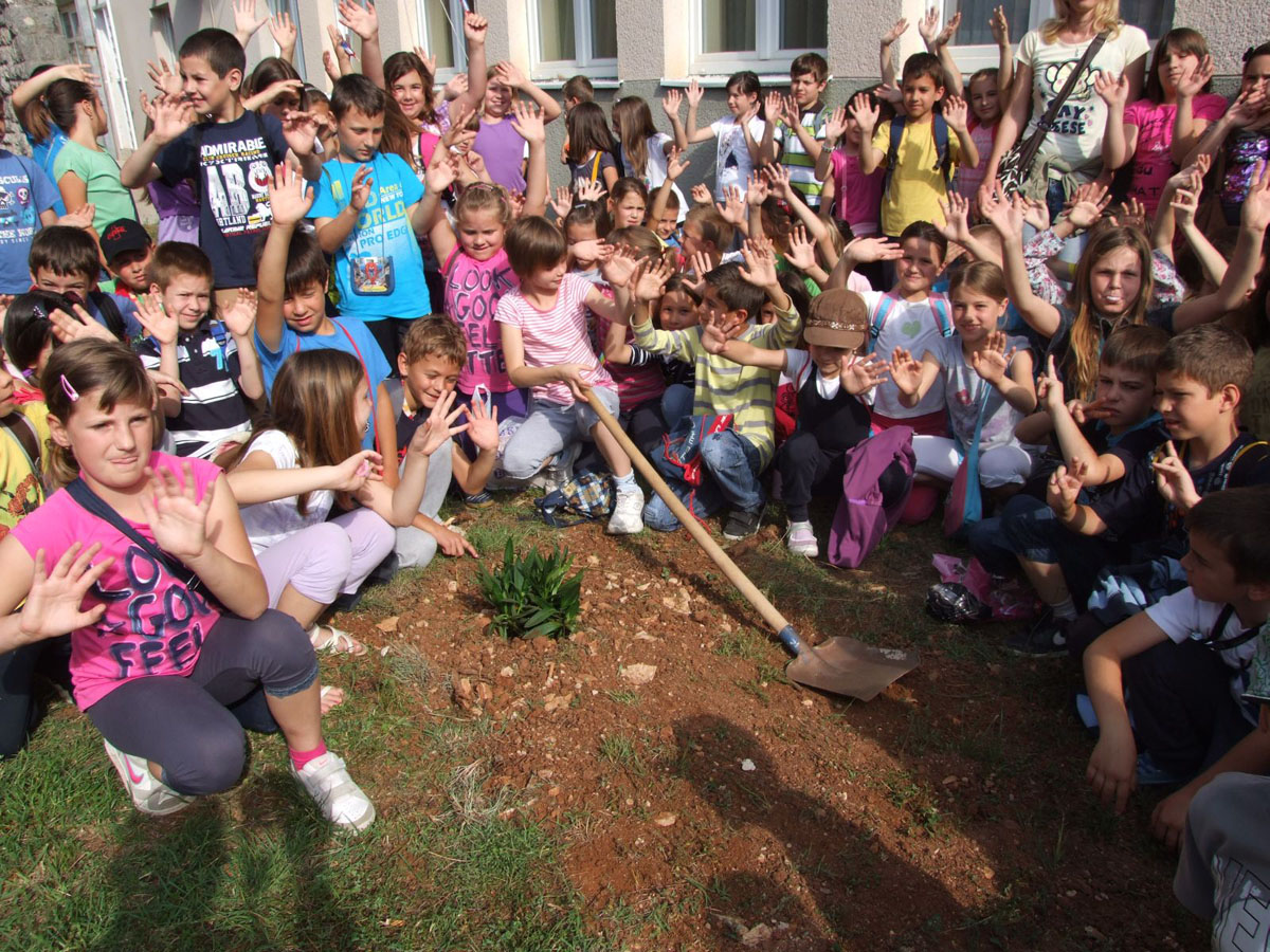 https://www.morh.hr/wp-content/gallery/posjet-djece-iz-zadra-93-zrakoplovnoj-bazi/zenunik_31052012_3.jpg
