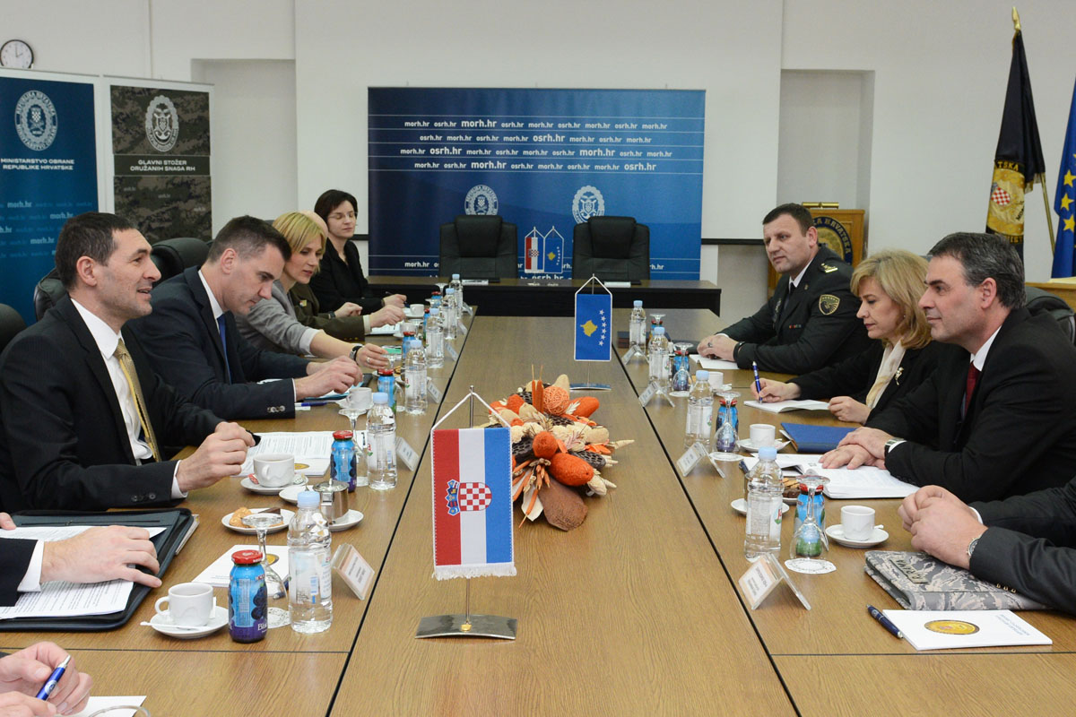 https://www.morh.hr/wp-content/gallery/posjet-ministra-kosovskih-snaga-sigurnosti-morh-u/mo_kosovo_24032015_14.jpg