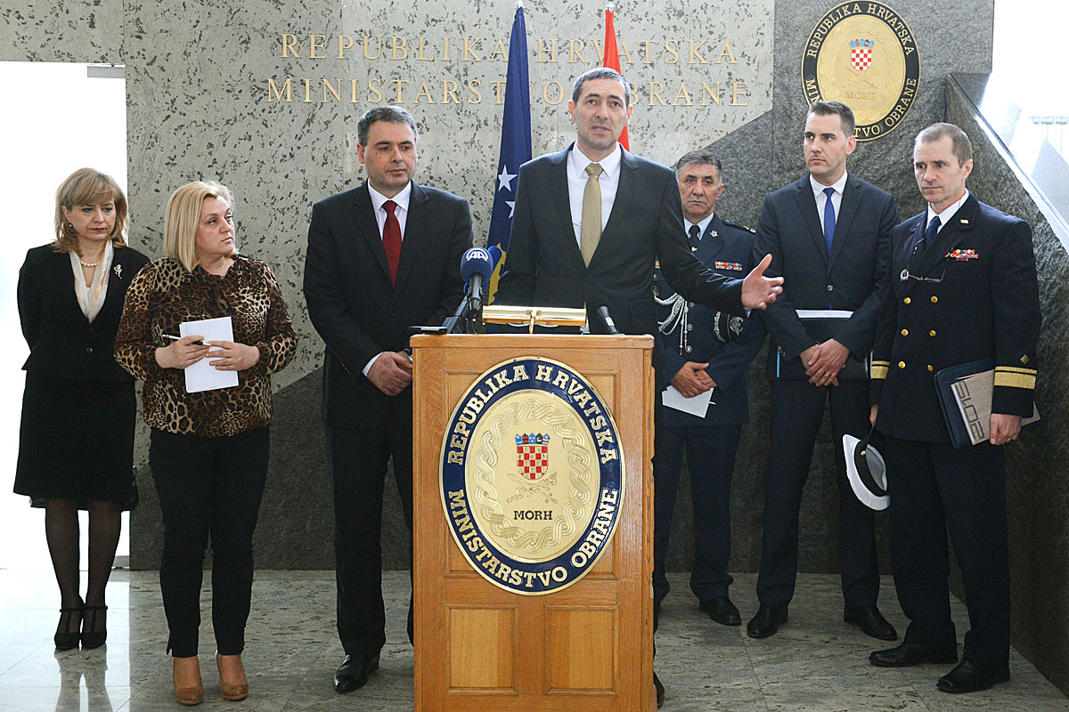 https://www.morh.hr/wp-content/gallery/posjet-ministra-kosovskih-snaga-sigurnosti-morh-u/mo_kosovo_24032015_17.jpg