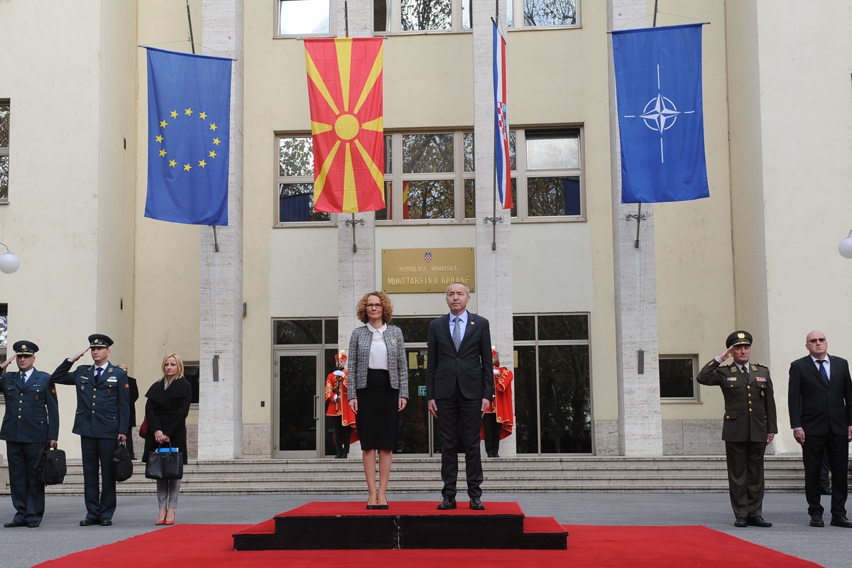 https://www.morh.hr/wp-content/gallery/posjet-ministrice-obrane-republike-makedonije-rh-i-morh-u/mk_21112017_11.jpg
