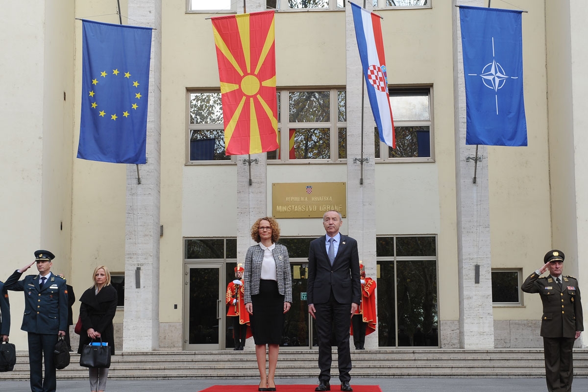 https://www.morh.hr/wp-content/gallery/posjet-ministrice-obrane-republike-makedonije-rh-i-morh-u/mk_21112017_14.jpg