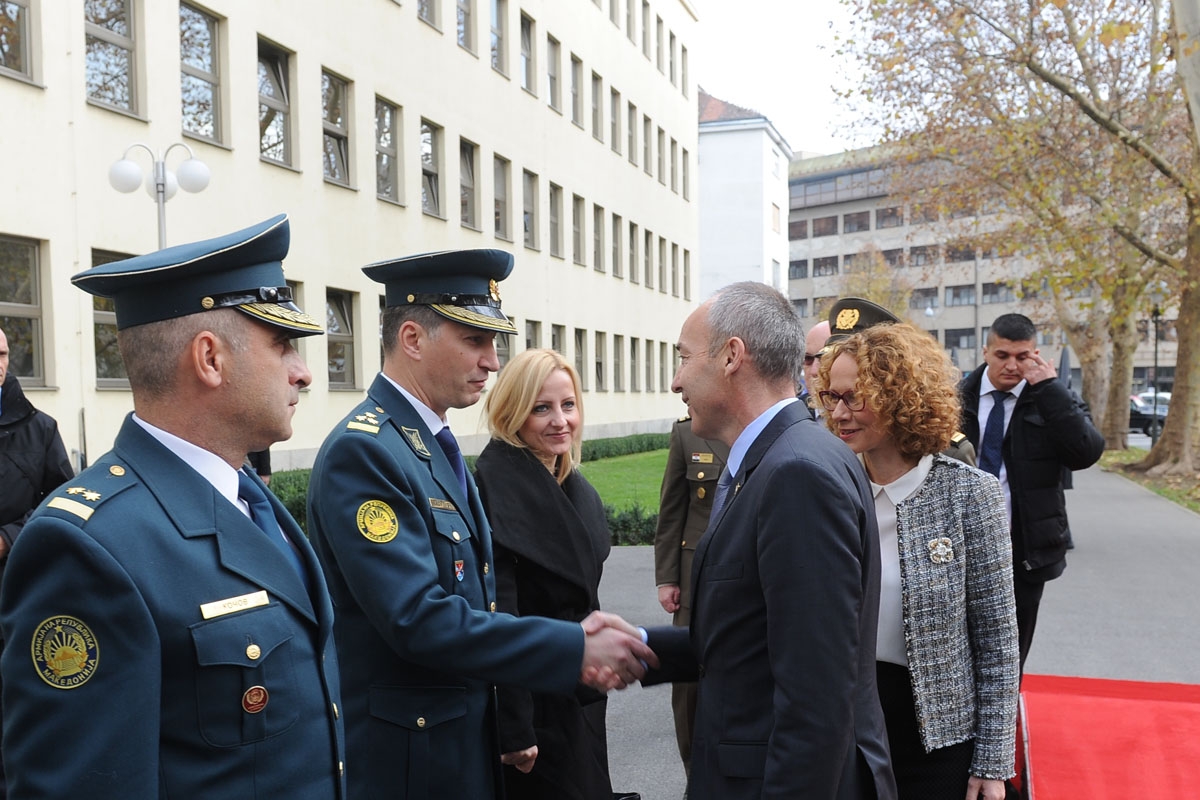 https://www.morh.hr/wp-content/gallery/posjet-ministrice-obrane-republike-makedonije-rh-i-morh-u/mk_21112017_23.jpg