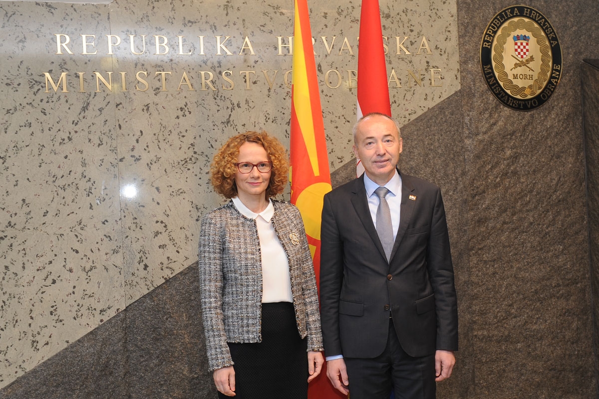 https://www.morh.hr/wp-content/gallery/posjet-ministrice-obrane-republike-makedonije-rh-i-morh-u/mk_21112017_28.jpg